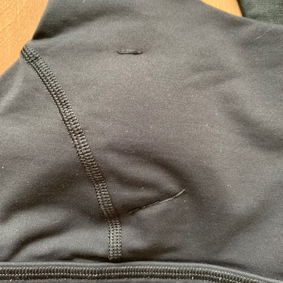*SOLD* LULULEMON Circuit breaker bra black size 4 - Picture 12 of 14